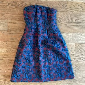 Strapless Leifnotes dress